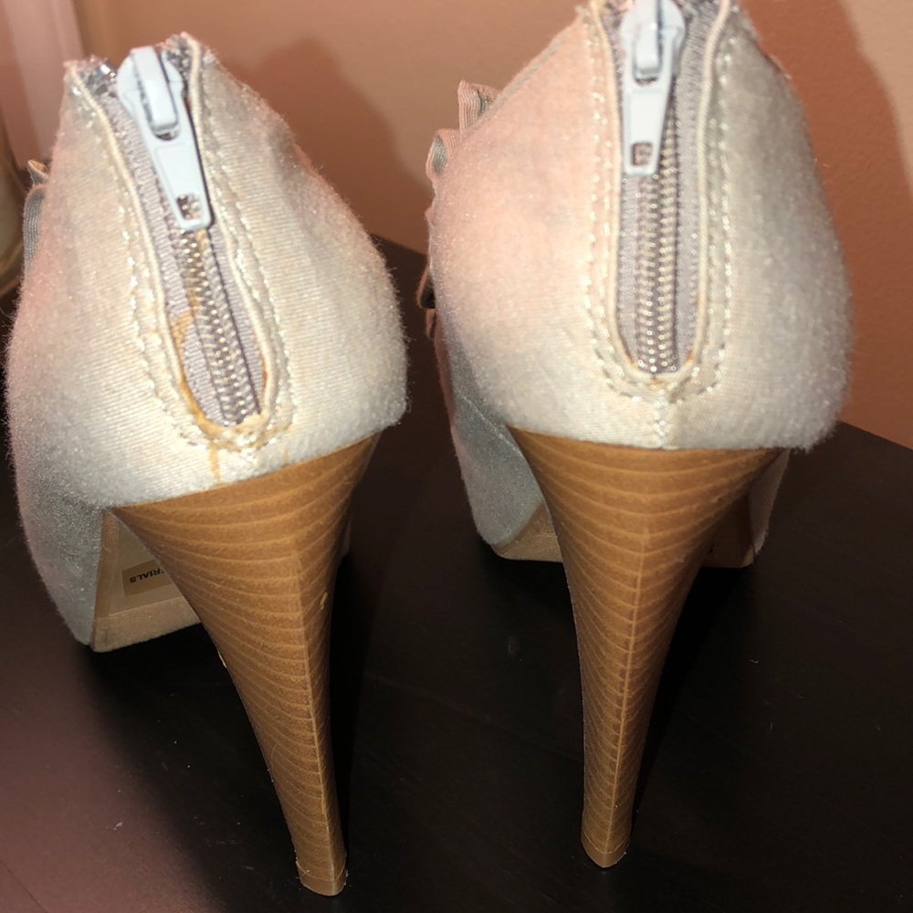 Grey Ruffle Heels - Picture 2 of 4